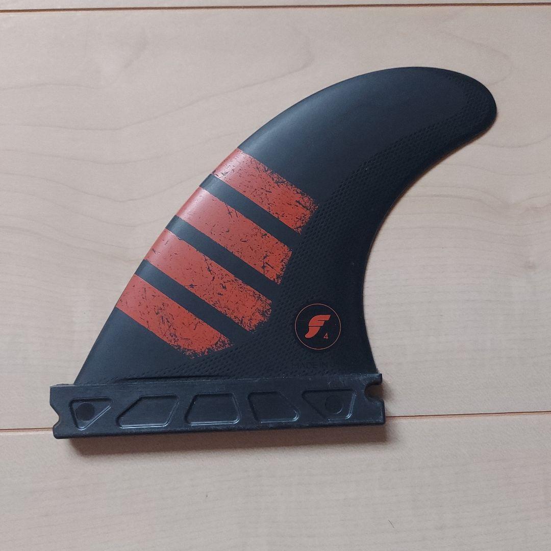Futures Fin Alpha F4 Red　スモール