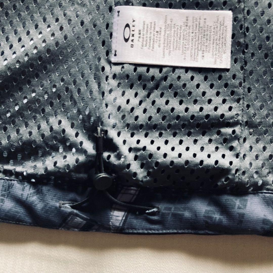 美品　オークリー(OAKLEY)ウインドブレーカー ストレッチ軽量 Mサイズ
