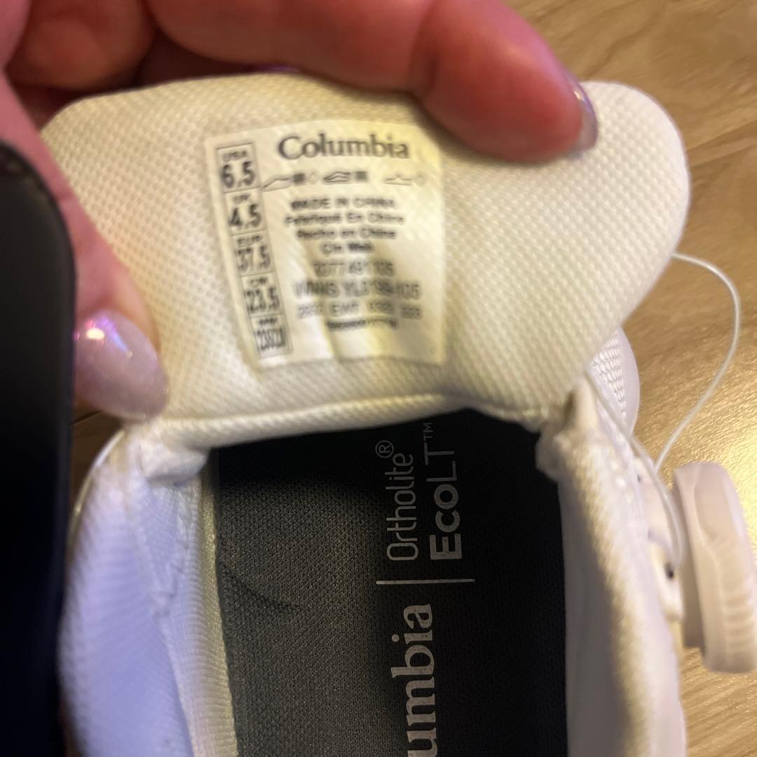 Columbia 白シューズ
