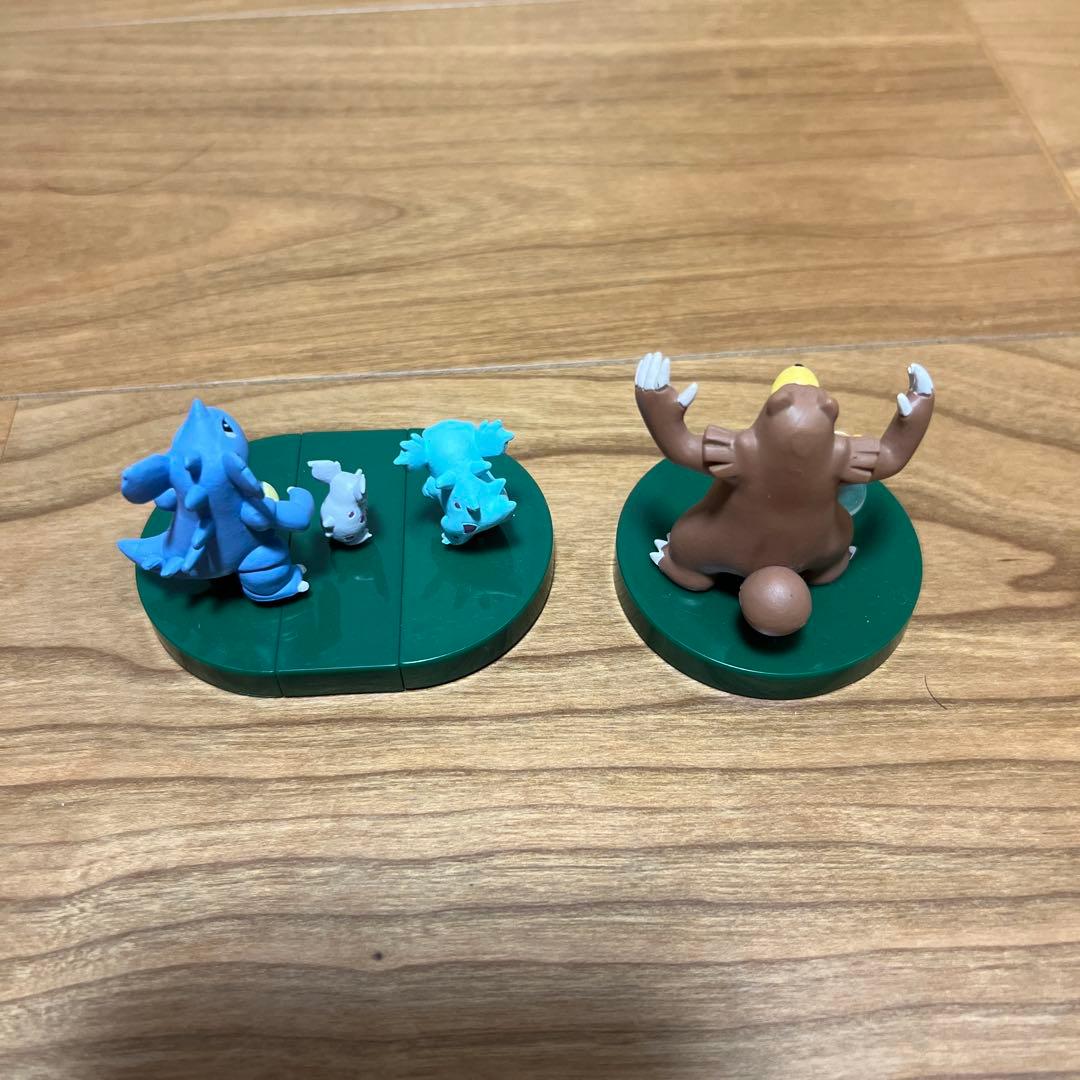 立体ポケモン図鑑　ぜんこくばん　ニドラン♀進化系　ヒメグマ進化系　専用台座