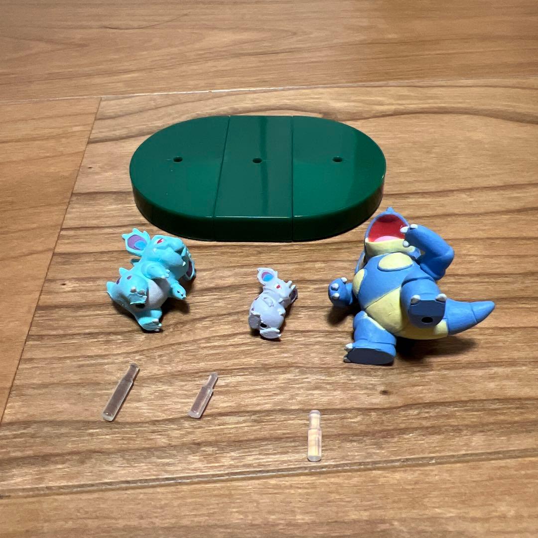 立体ポケモン図鑑　ぜんこくばん　ニドラン♀進化系　ヒメグマ進化系　専用台座