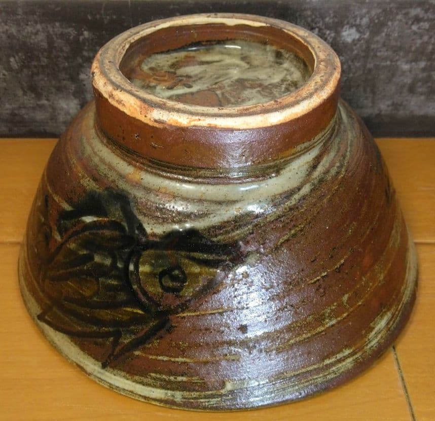 上作 人間国宝 金城次郎 魚紋茶碗(外刷毛目,魚二匹) 栞 共箱 無傷 壷屋焼