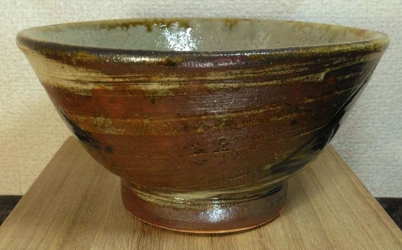 上作 人間国宝 金城次郎 魚紋茶碗(外刷毛目,魚二匹) 栞 共箱 無傷 壷屋焼