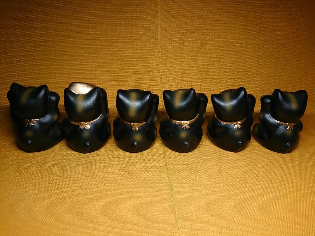 【美品】ねこ　黒猫　招き猫　陶器　置物　インテリア　工芸品　美術品　A1089