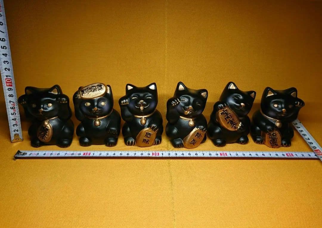 【美品】ねこ　黒猫　招き猫　陶器　置物　インテリア　工芸品　美術品　A1089