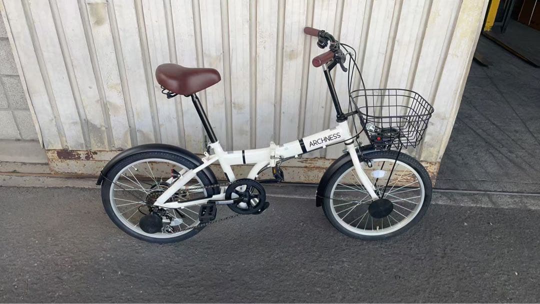 新入荷 ホワイト折りたたみ 自転車 20インチ シマノ 6段変速　カゴ鍵