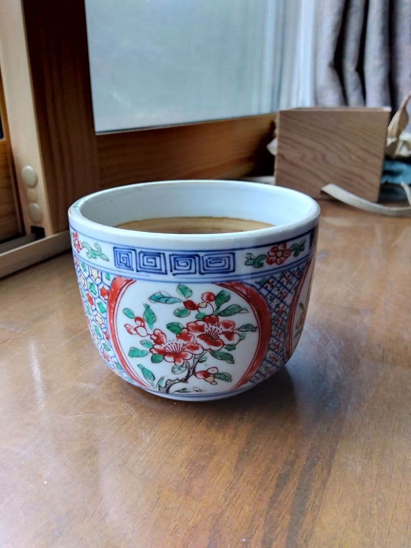中国陶磁器。赤絵火入れ。三井男爵保有品