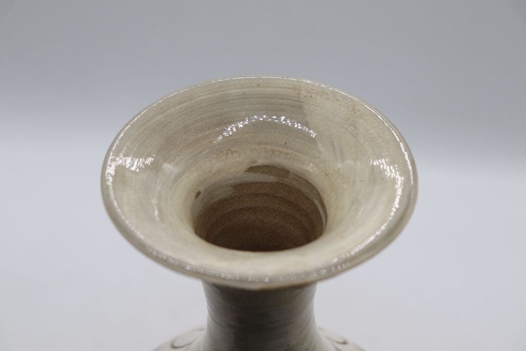 中国　磁州窯　掻き落とし花卉紋瓶　高さ約32.2cm 送料込み260406