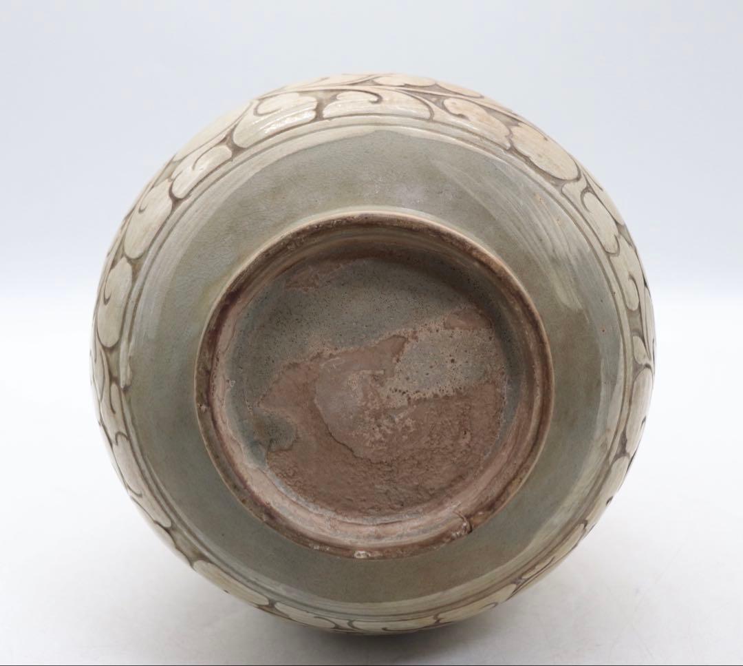 中国　磁州窯　掻き落とし花卉紋瓶　高さ約32.2cm 送料込み260406