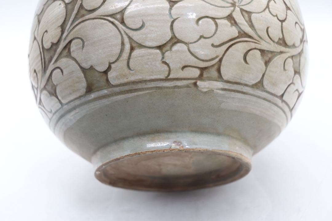 中国　磁州窯　掻き落とし花卉紋瓶　高さ約32.2cm 送料込み260406