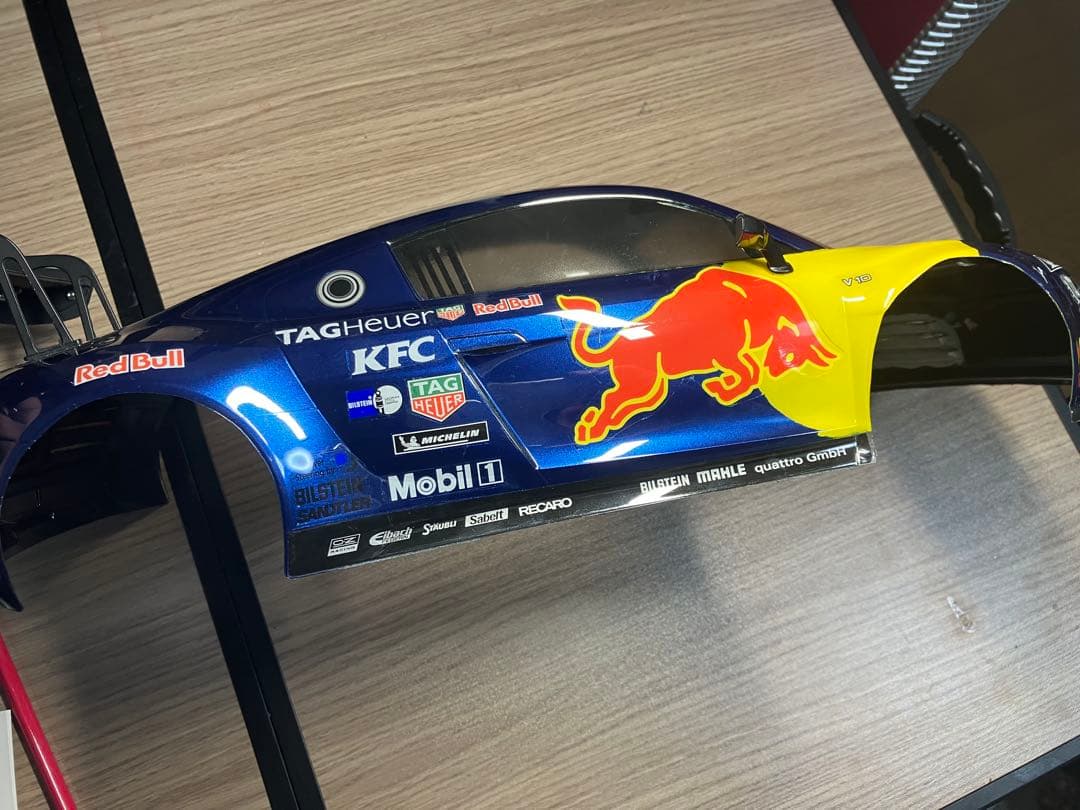 タミヤAudi R8 Red Bull カラー裏貼り未走行ボディ