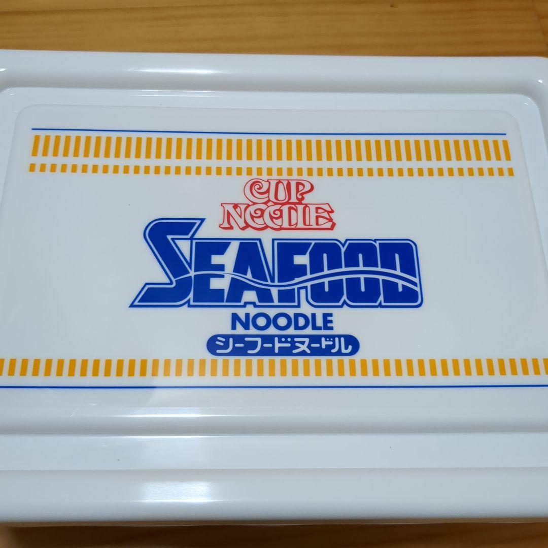 まとめセット　お菓子入り　コンテナボックス　チキンラーメン　シーフードヌードル