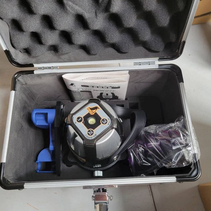 レーザー墨出し器