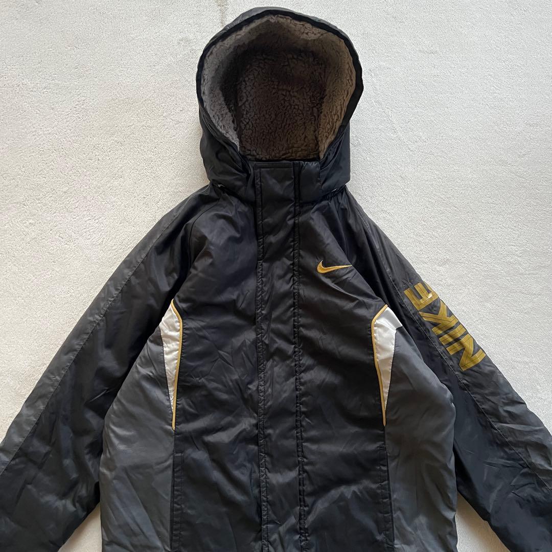 NIKE ナイキ 140㎝ キッズM ベンチコート 裏ボア 黒ブラック金ゴールド