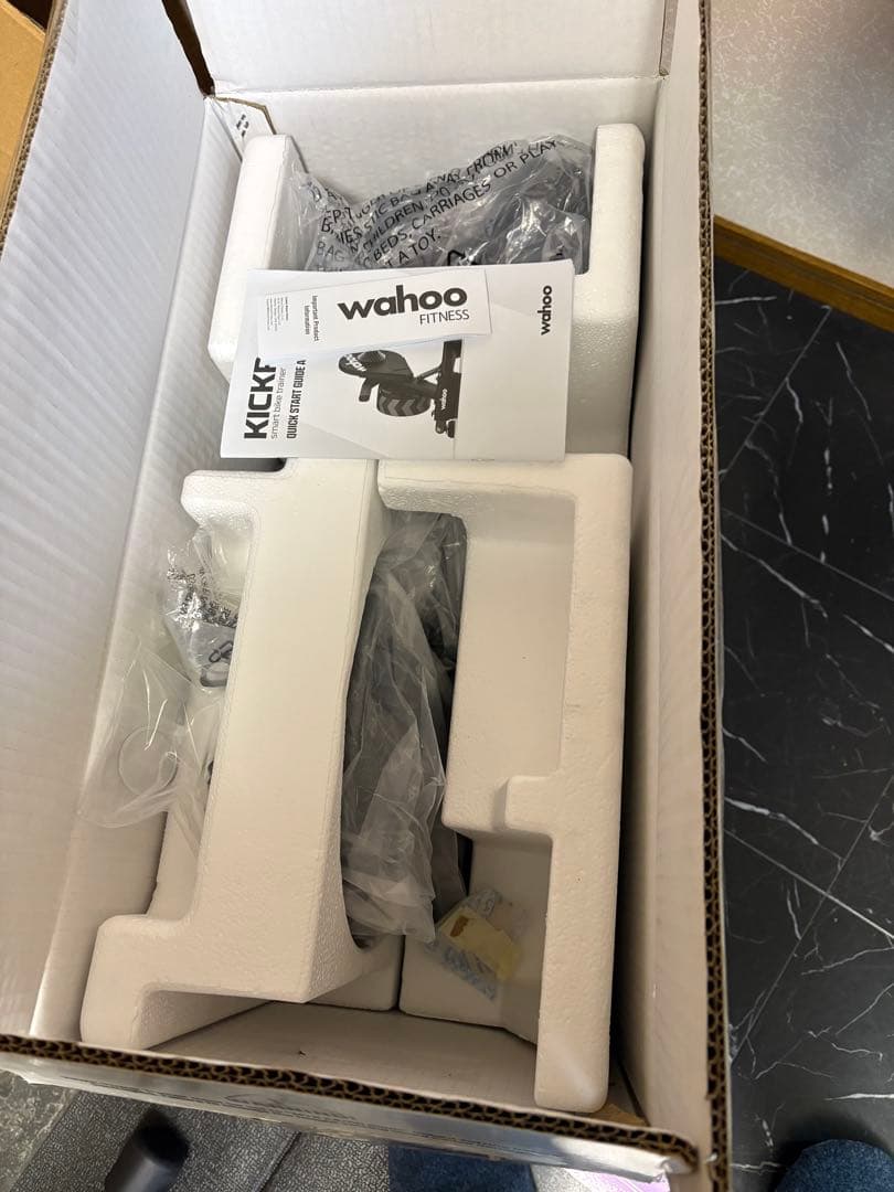 ジャンク品Wahoo KICKR V5トレーニングローラー台