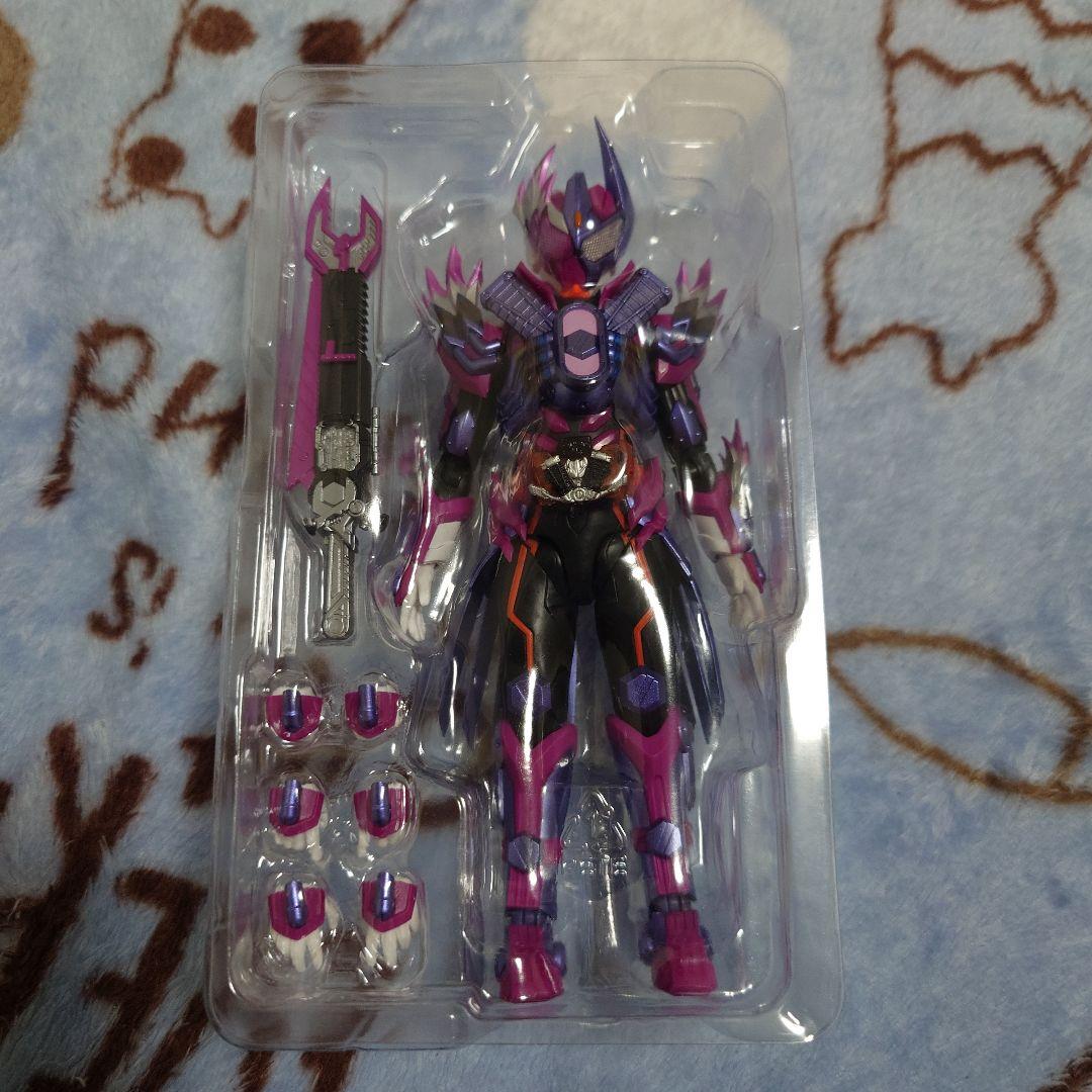 S.H.Figuarts(フィギュアーツ) 仮面ライダーヴァルバラド