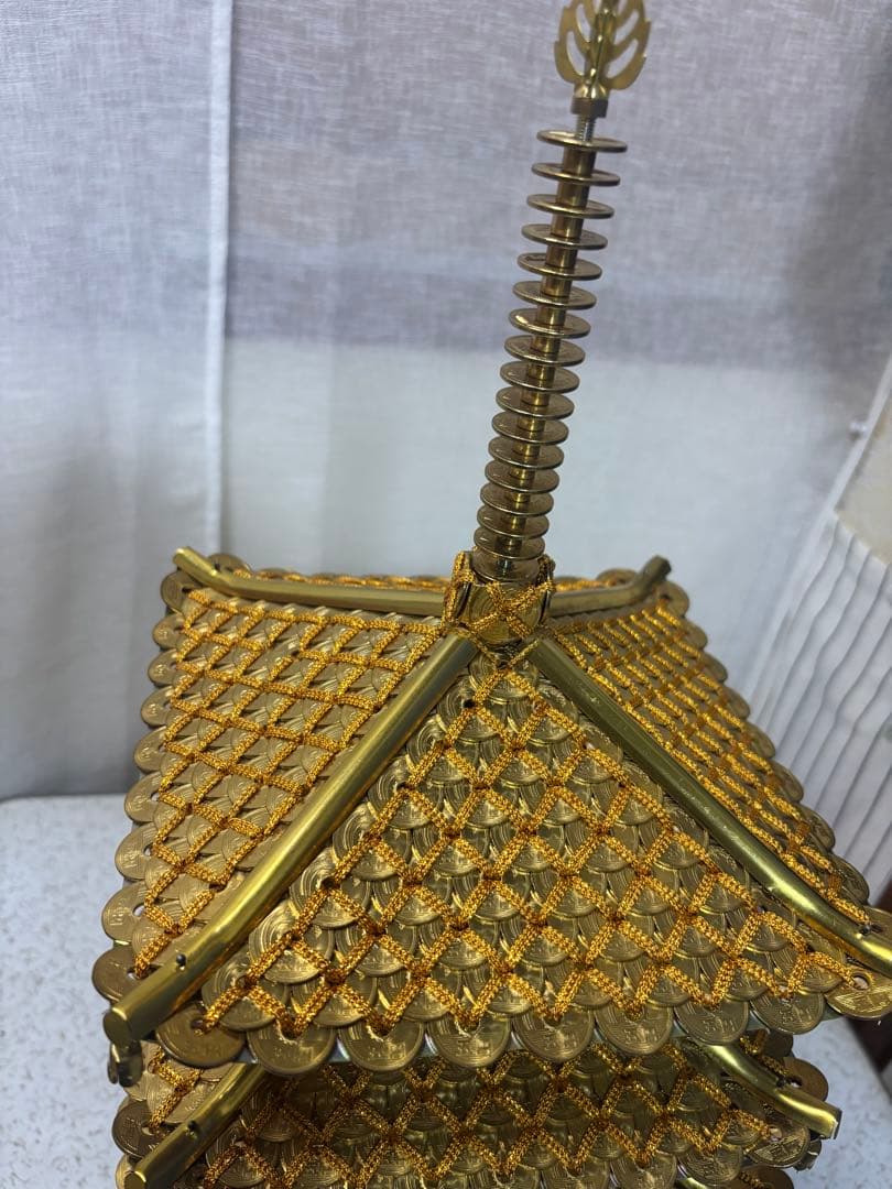 金色の五重塔 置物