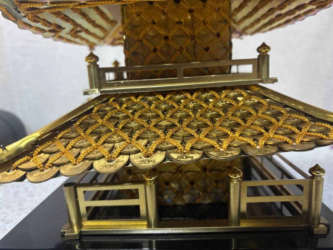金色の五重塔 置物