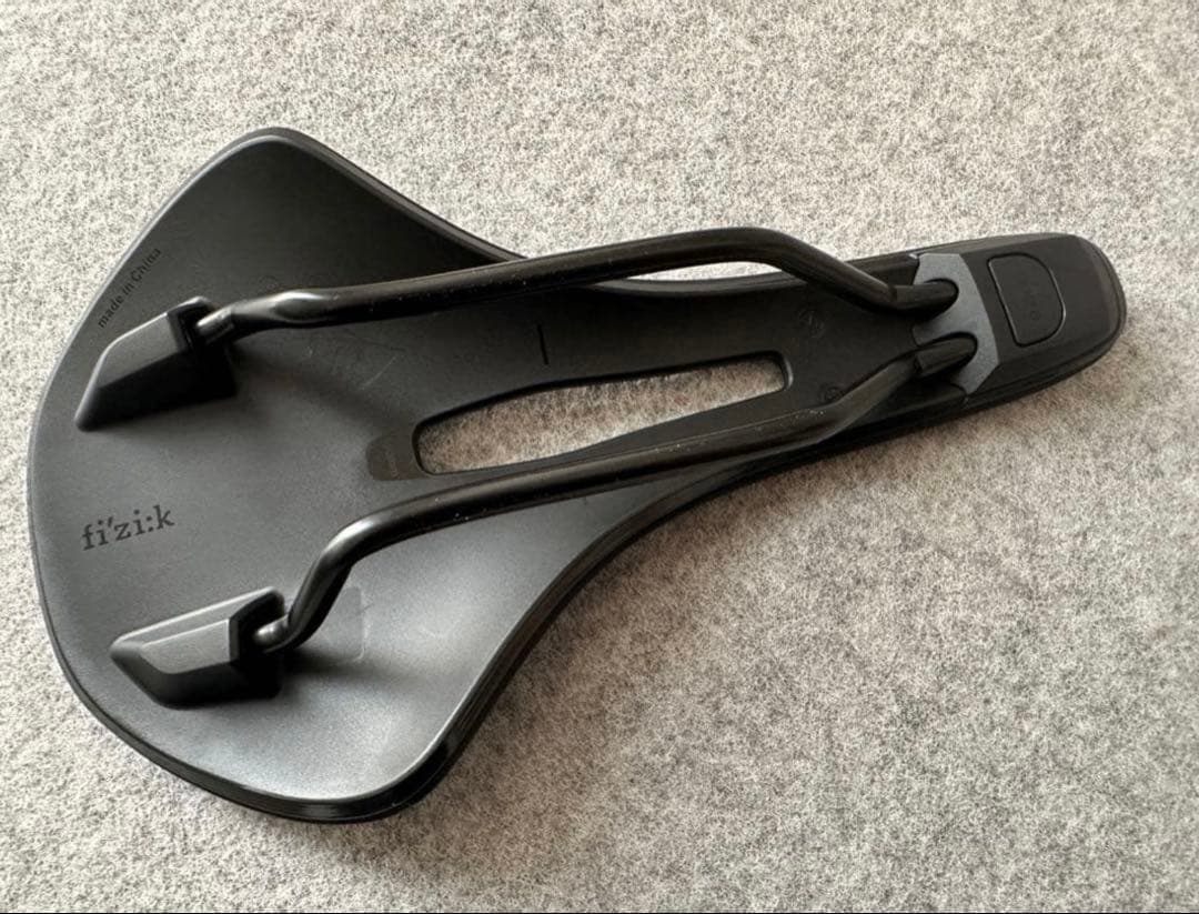 Fizik antares vento r5 幅150mm サドル