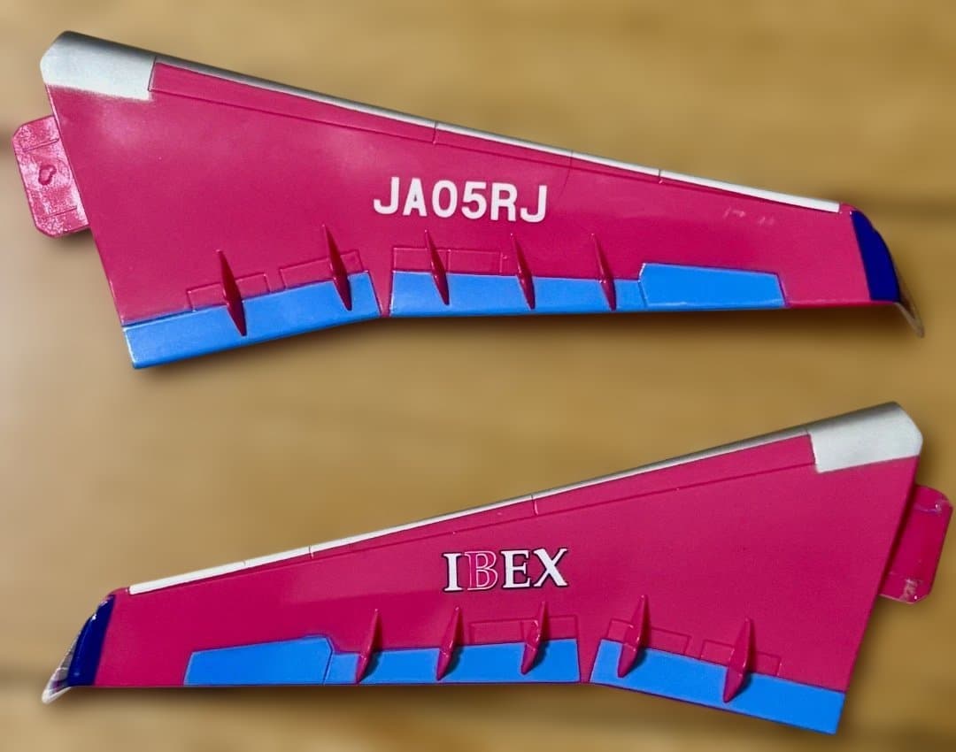 極美品 1/100 IBEX CRJ700 JA05RJ 箱付 クロスウイング製
