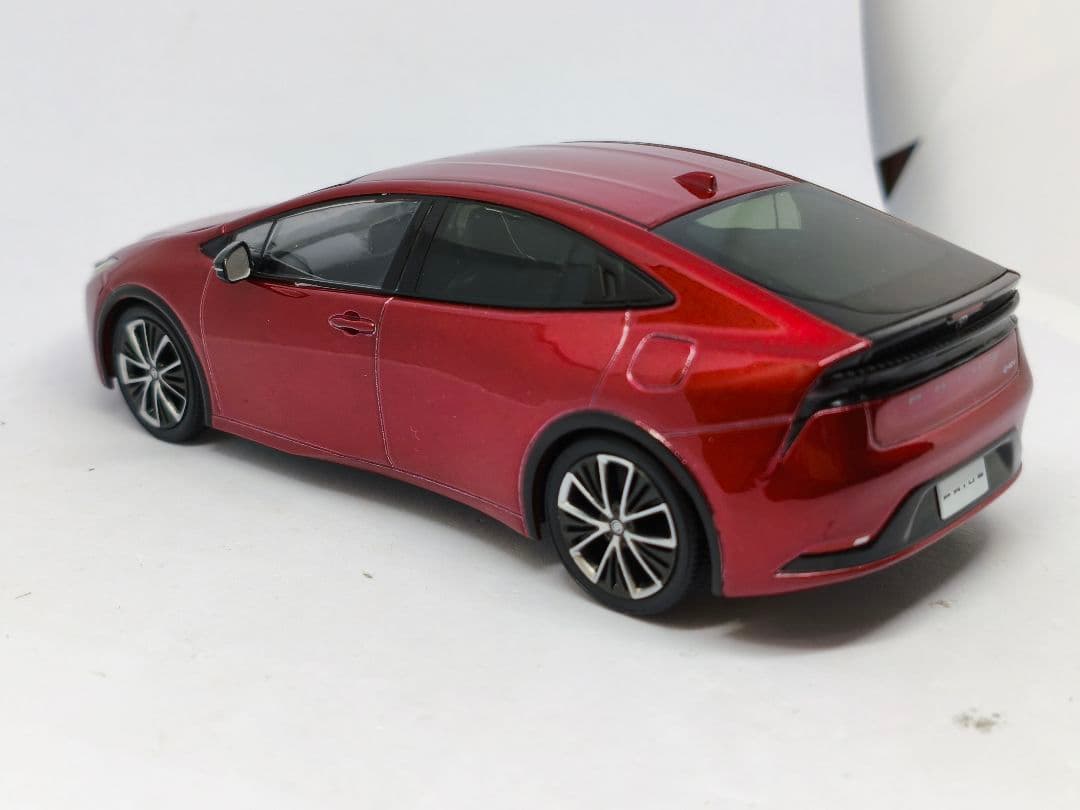 トヨタ プリウス 1/30 カラーサンプル ミニカー 赤　新型　現行型