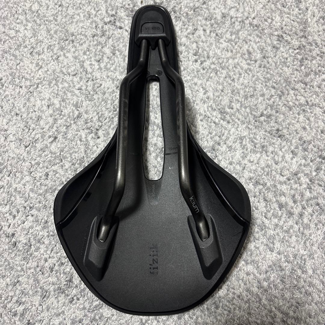 Fizik Vento Antares R3 サドル