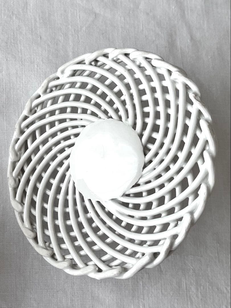 【美品・レア】フランスアンティーク カゴ編み 白陶器のボンボン入れ[3327]