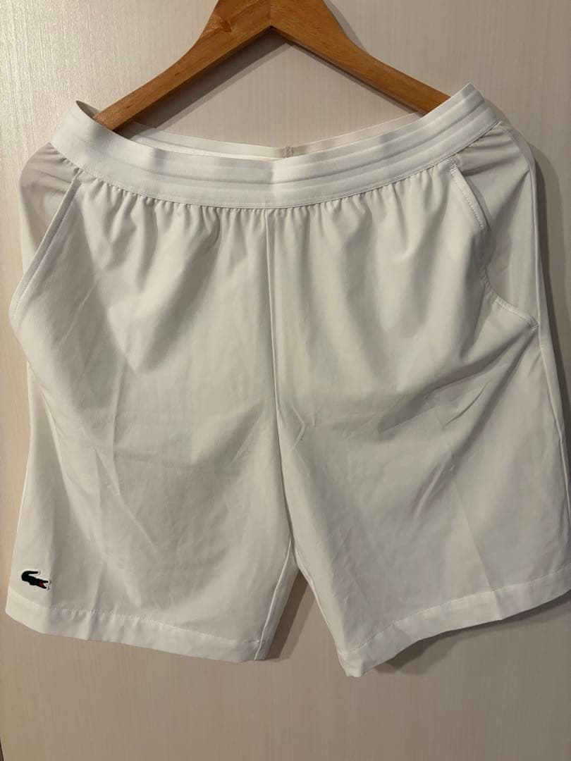 Lacoste ホワイト ショートパンツ