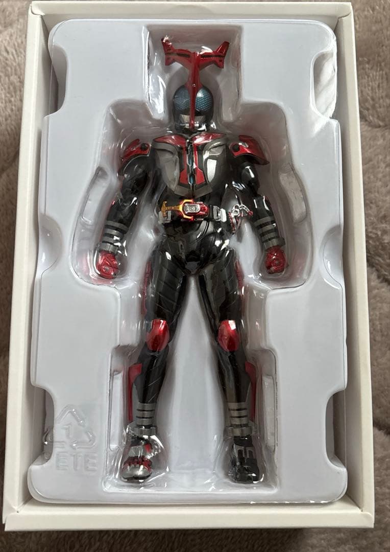 真骨彫　仮面ライダーカブト　ハイパーフォーム　中古