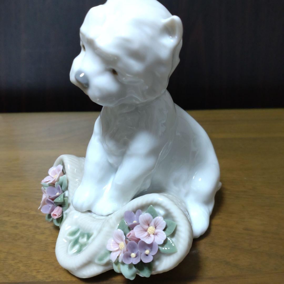 リヤドロ　 陶磁器 　犬のフィギュア 　花のモチーフ 　箱つき