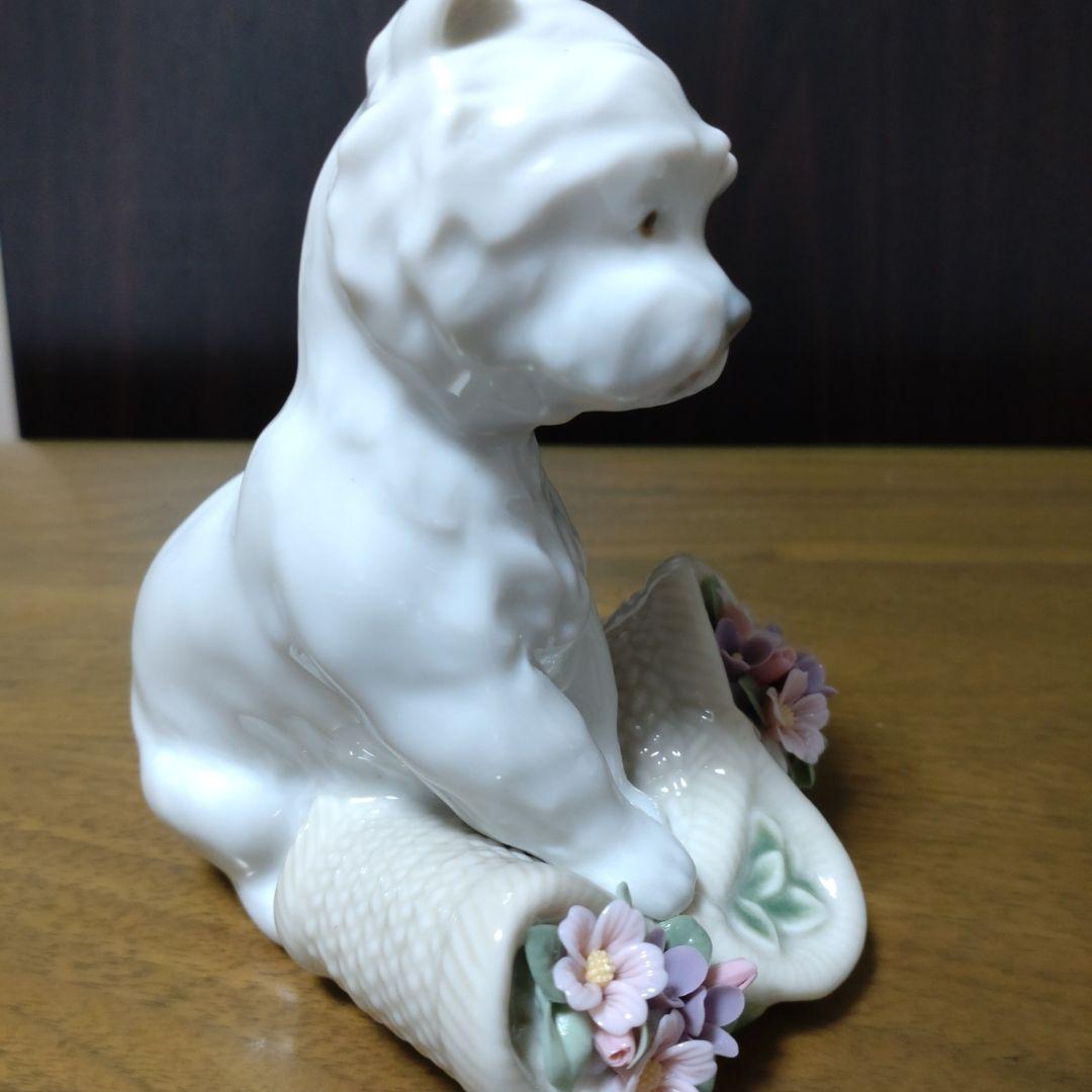 リヤドロ　 陶磁器 　犬のフィギュア 　花のモチーフ 　箱つき
