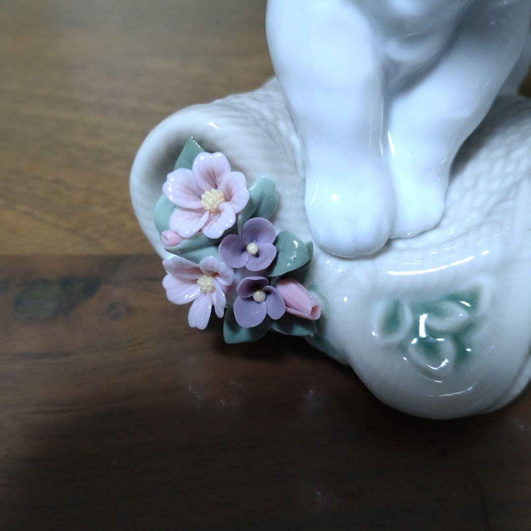 リヤドロ　 陶磁器 　犬のフィギュア 　花のモチーフ 　箱つき