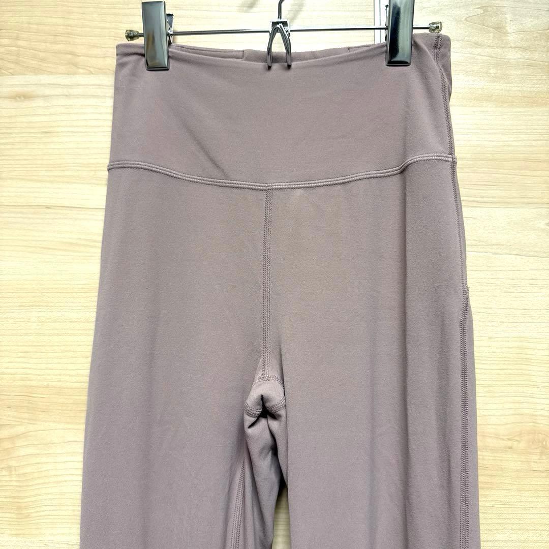 ルルレモン　フレアパンツ　Sサイズ