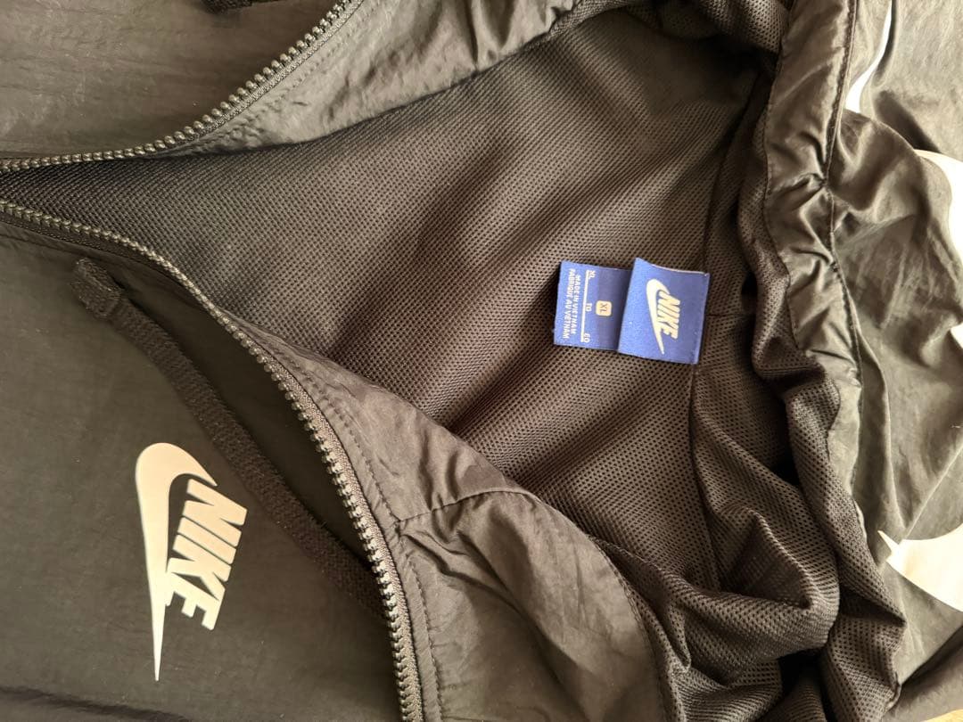 Nike ウィンドブレーカーとジョガーパンツセット