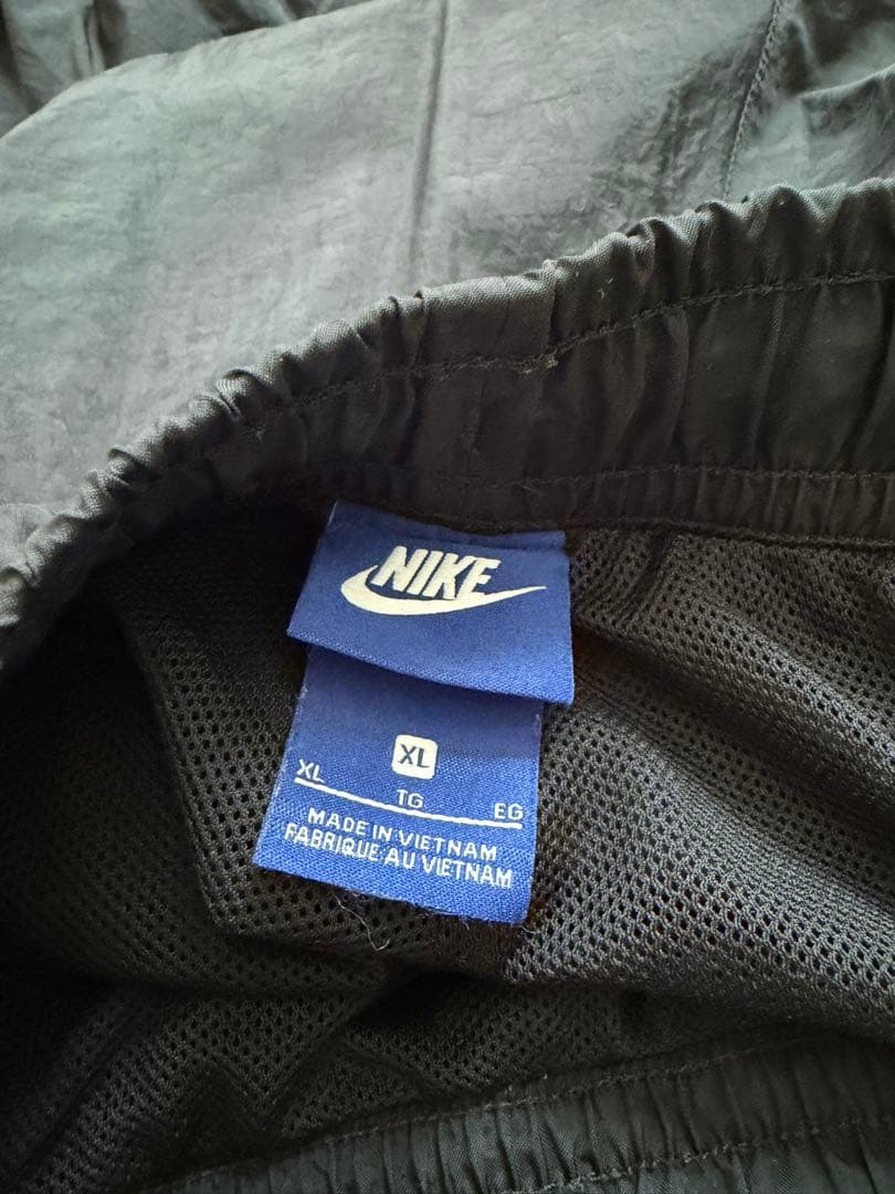 Nike ウィンドブレーカーとジョガーパンツセット