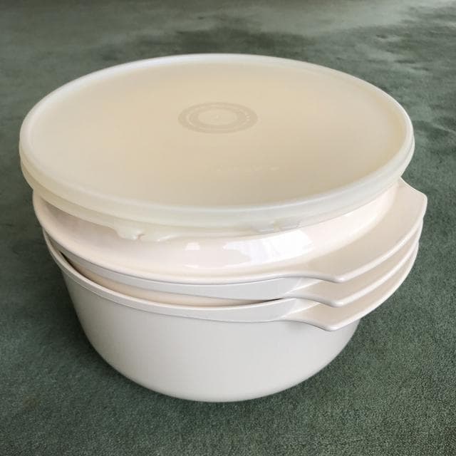 Tupperware 保存容器3個セット(レンジ使用可能)+ふた2個