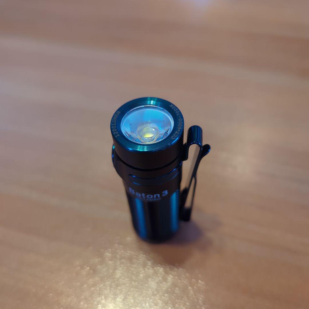 Olight Baton 3 懐中電灯 充電器付き