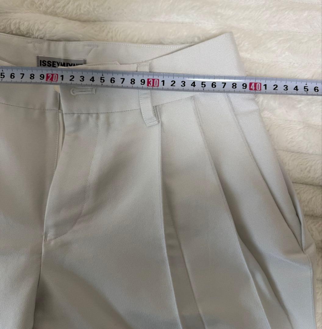 ISSEY MIYAKE ホワイトパンツ ウエスト約40cm