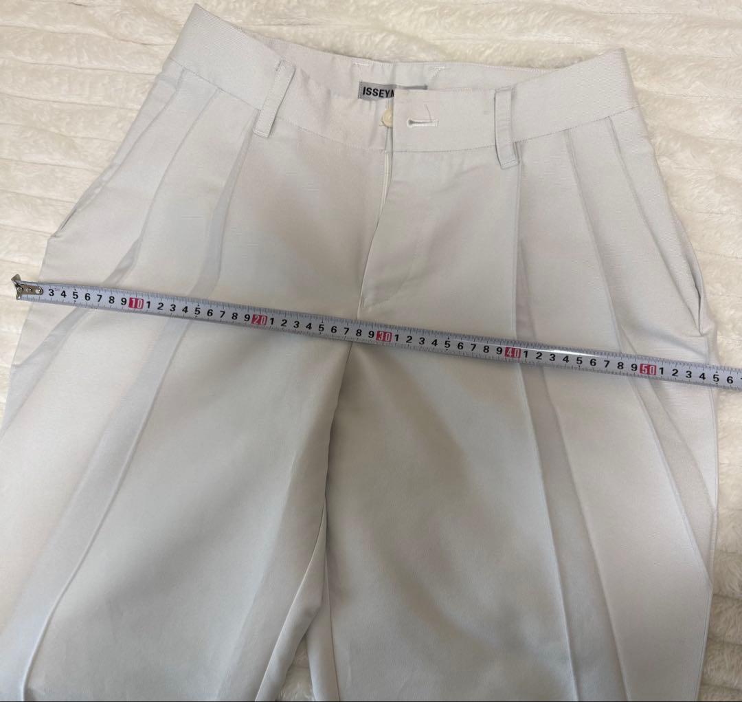 ISSEY MIYAKE ホワイトパンツ ウエスト約40cm