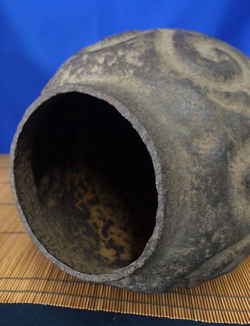 花瓶　缶　中国明時代花瓶　古铜 鉄製