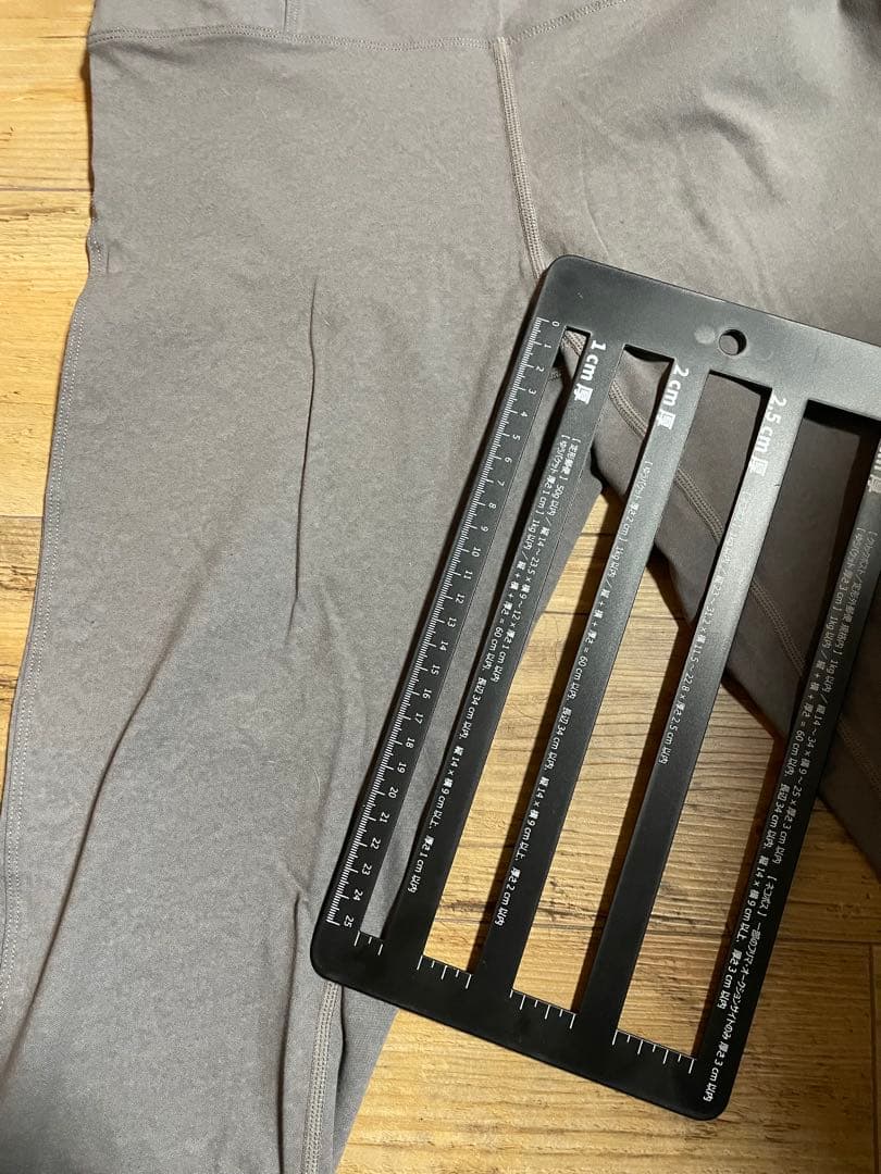 LAVA グレー ヨガウェアセット タンクトップとレギンス
