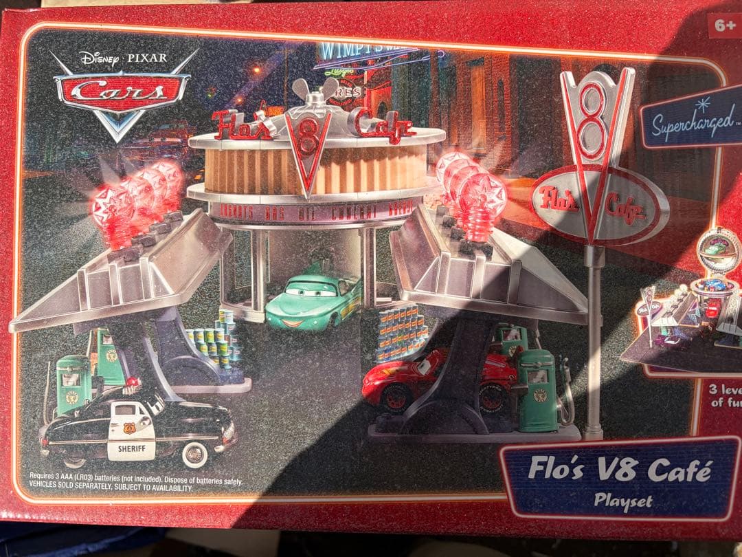 Flo's V8 Café Playset