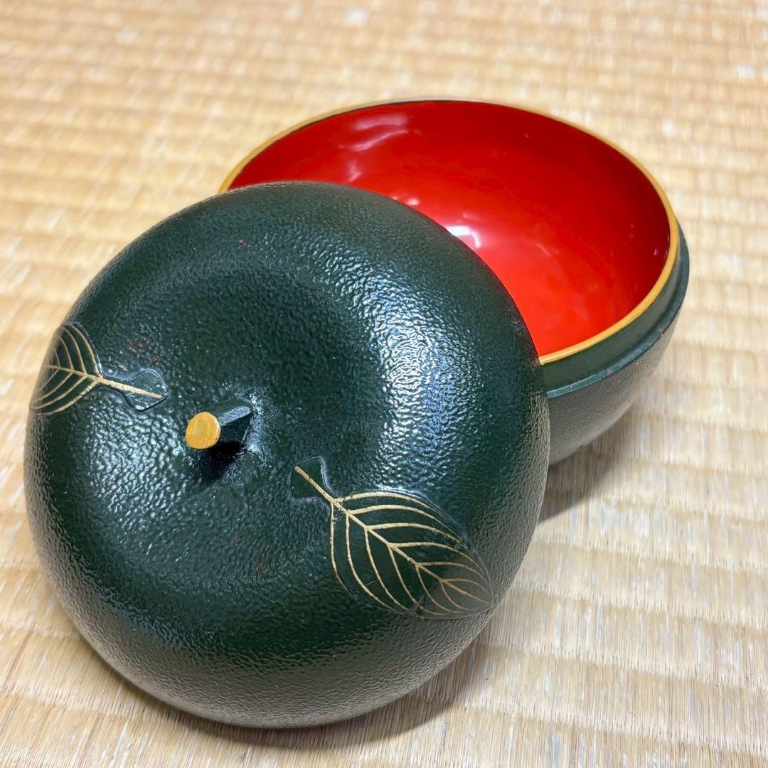 C- 1049▲お正月　祝い事　木製漆器　りんご型　蓋物　6客