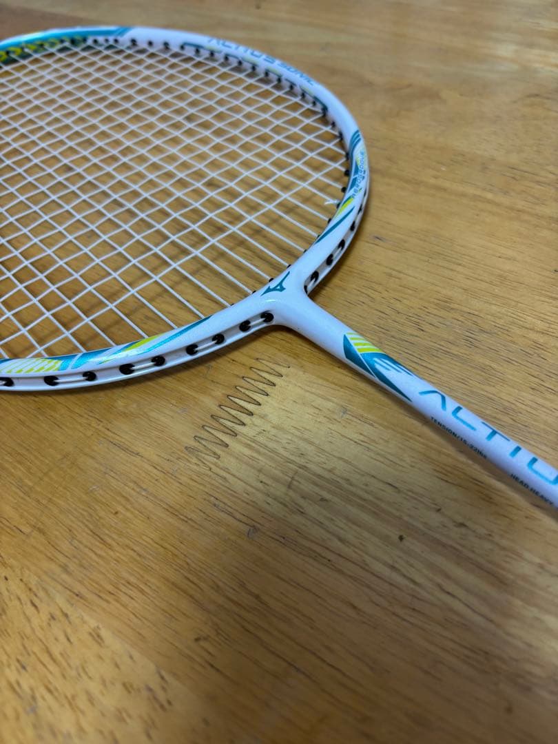 Mizuno バドミントンラケット ホワイト ケース付き