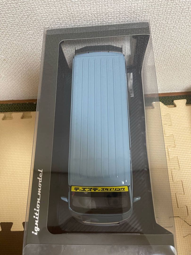 ignition model ミニカー 青 HIACE ( ハイエース)