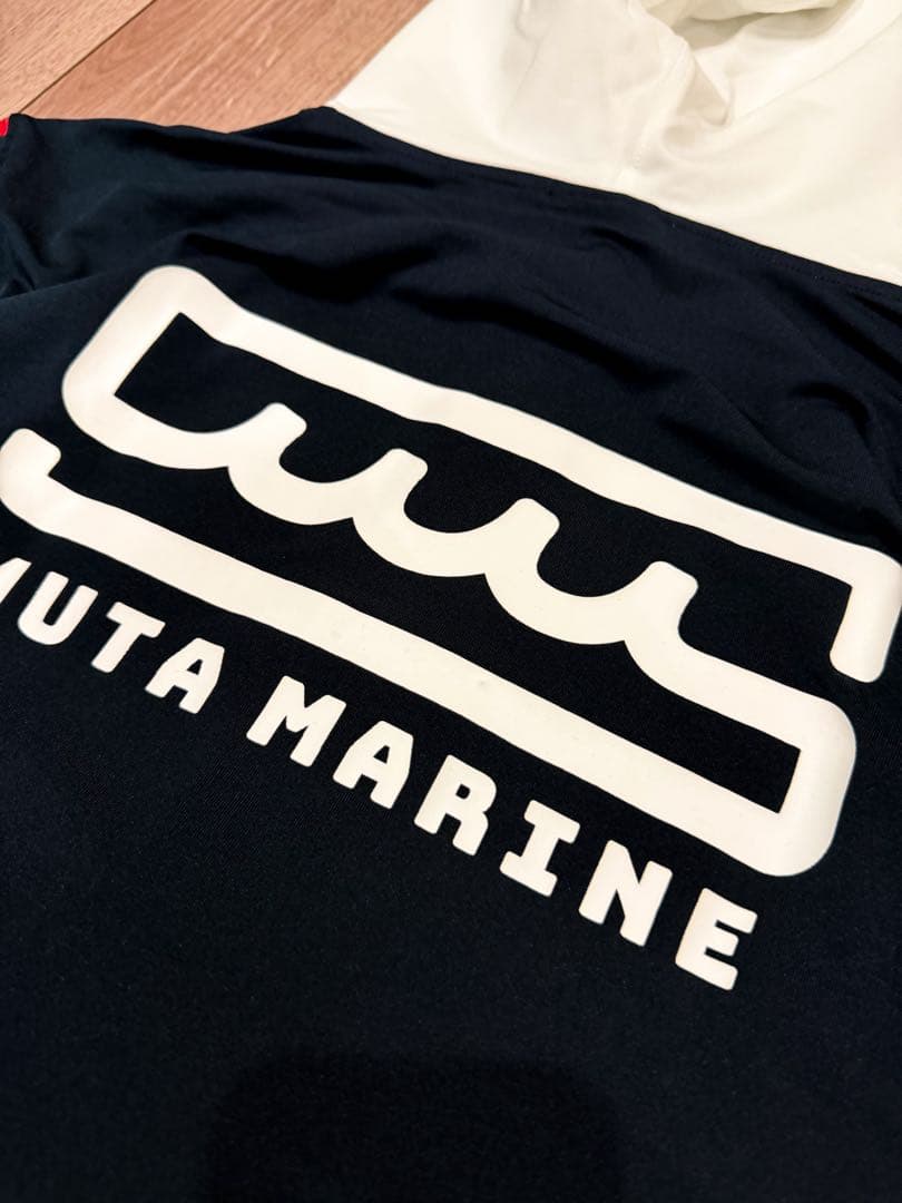新品未使用 muta MARINE ラッシュパーカー