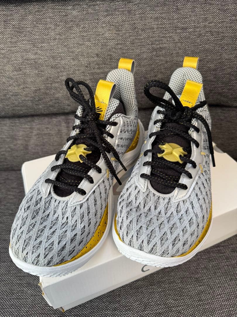 UNDER ARMOR CURRY10 YOUNG WOLF13アンダーアーマー