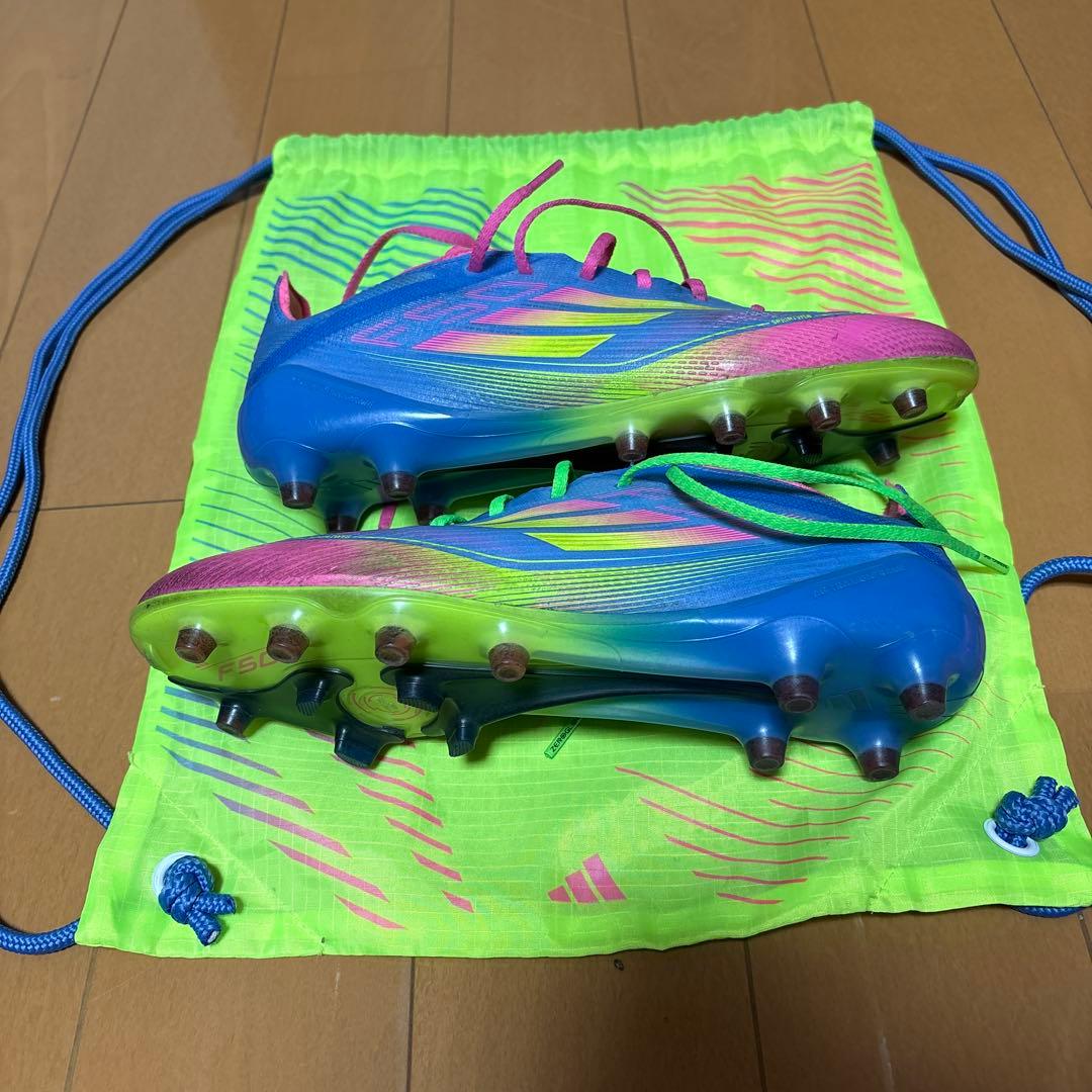 adidas サッカーシューズ スパイク 青・ピンク・緑 収納袋付き