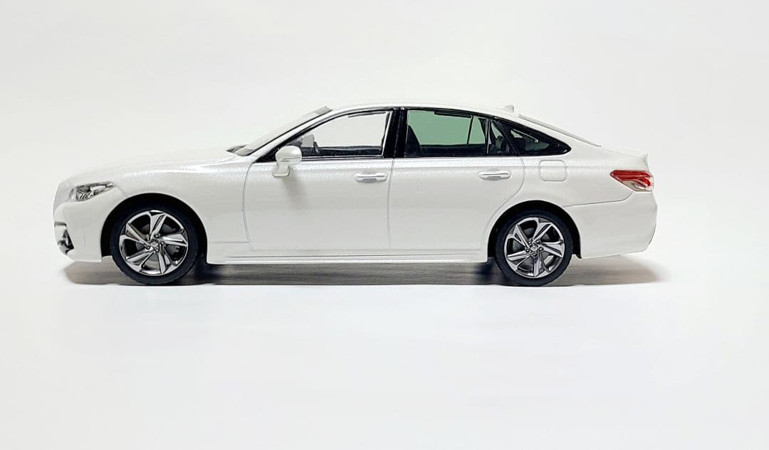 トヨタ 220系クラウン RSアドバンス カラーサンプル