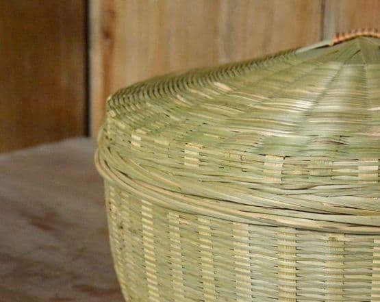 竹細工 しゅうのうかご   収納かご 蓋付竹カゴ 手作工芸品 新品